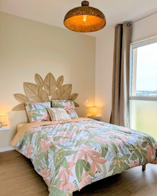 Un cocon de lumière pour vos prochaines escapades ✨

Fraîcheur, teintes naturelles et ce petit supplément d’âme bohème…

 j'ai adoré imaginer cette chambre pour qu’elle devienne votre refuge préféré. Le secret ? Une décoration épurée signée Dizy déco pour se sentir immédiatement « ailleurs ».

Prêts à poser vos valises ? 🧳🌿

#AirbnbFrance #DecorationInterieur #BohoChic #DizyDeco #ChambreDhôte #DouceurDeVivre #interiordesigning