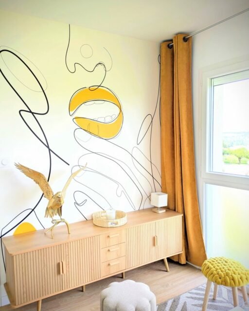 Rien de tel qu'un décor mural immersif et des pointes d'or pour transformer un salon classique en une expérience inoubliable pour vos voyageurs. 

Chez Dizy déco, on aime quand ça pétille et que chaque détail apporte sa dose de bonne humeur.

Le jaune doré : la couleur du succès pour un salon lumineux et chaleureux. 💛

#HomeDecor #WallpaperInspo #DizyDeco #SalonPeps #InteriorTransformation #AirbnbExperience #DesignVibes