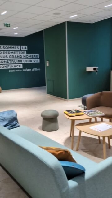 Inauguration du site Groupama Auch ! Un projet passionnant où j'ai pu exprimer mon expertise : sélection des teintes et matériaux, déploiement de la communication locale et accessoirisation pour un rendu professionnel et chaleureux. 🎨

#decoration #groupama #interiordesign