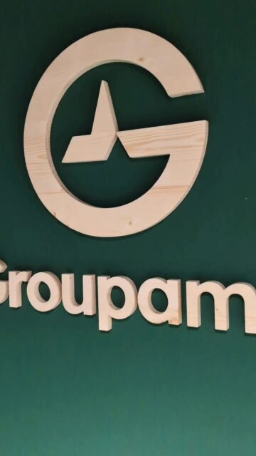 Clap de fin pour l’aménagement du site Groupama Auch ! J’ai eu le plaisir d’orchestrer l’ambiance visuelle, du choix des teintes à l’installation du mobilier, pour créer un espace de travail cohérent et accueillant. 🤝

#design #amenagement #projets